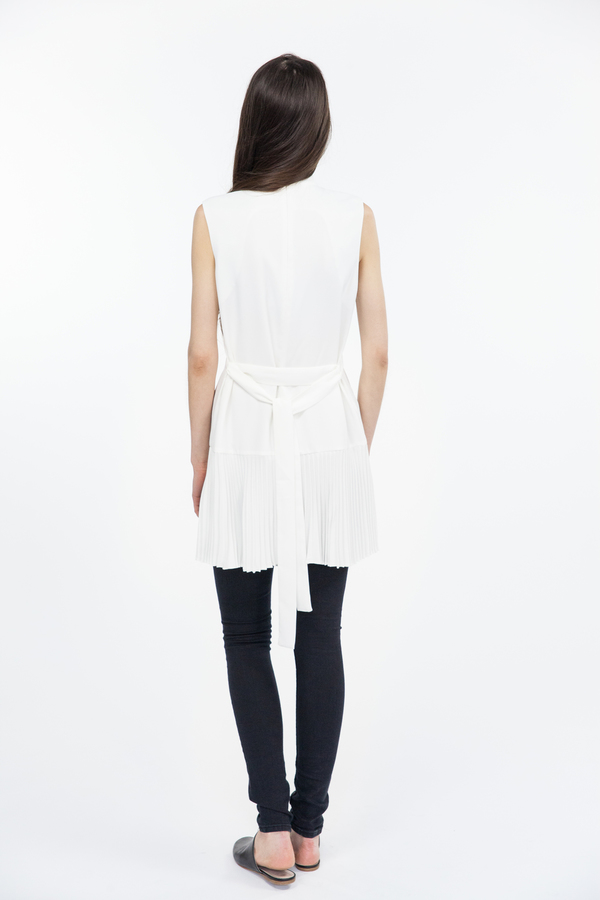 TY-LR The Sculptured Top - White TY-LR The Sculptured Top - White