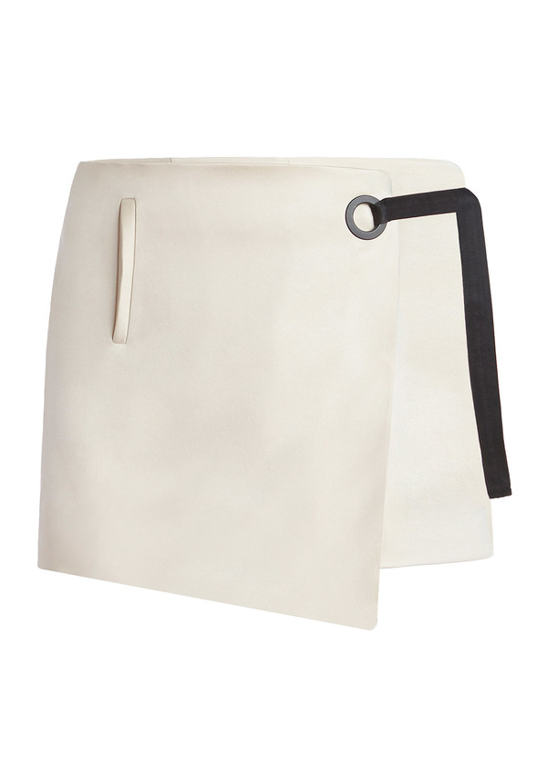 Behno Sara Short Behno Sara Short
