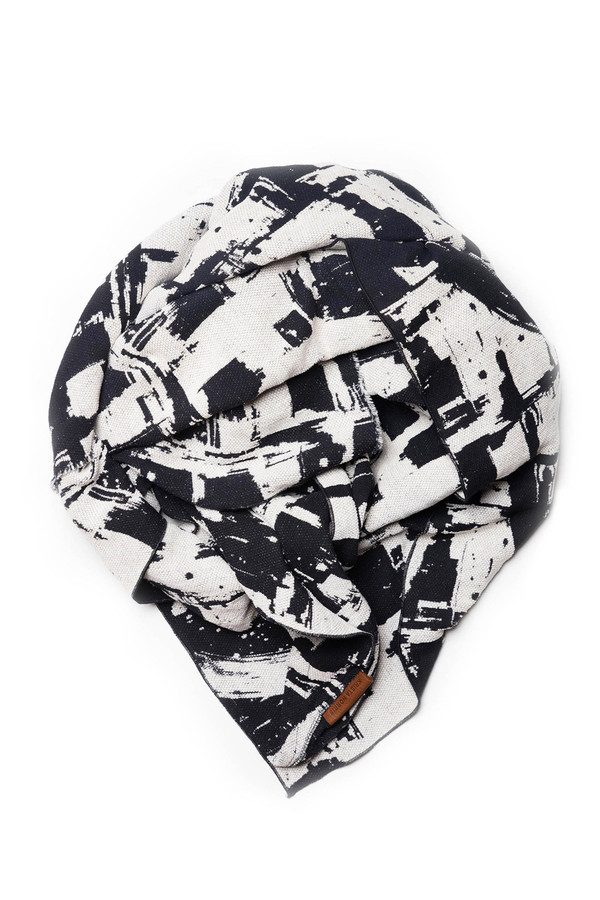 Krista Norris Maverick Shawl I Black Krista Norris Maverick Shawl I Black