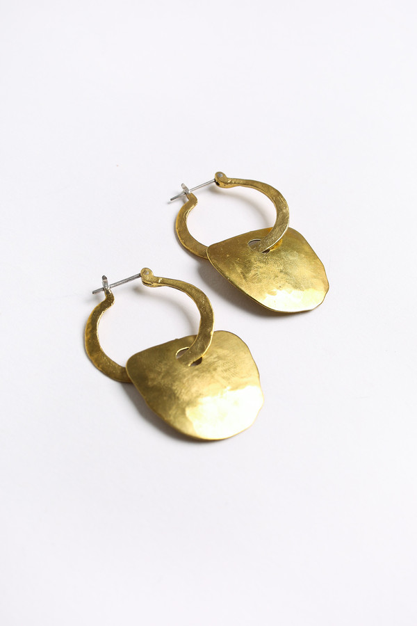 Crescioni Apex earrings in brass Crescioni Apex earrings in brass