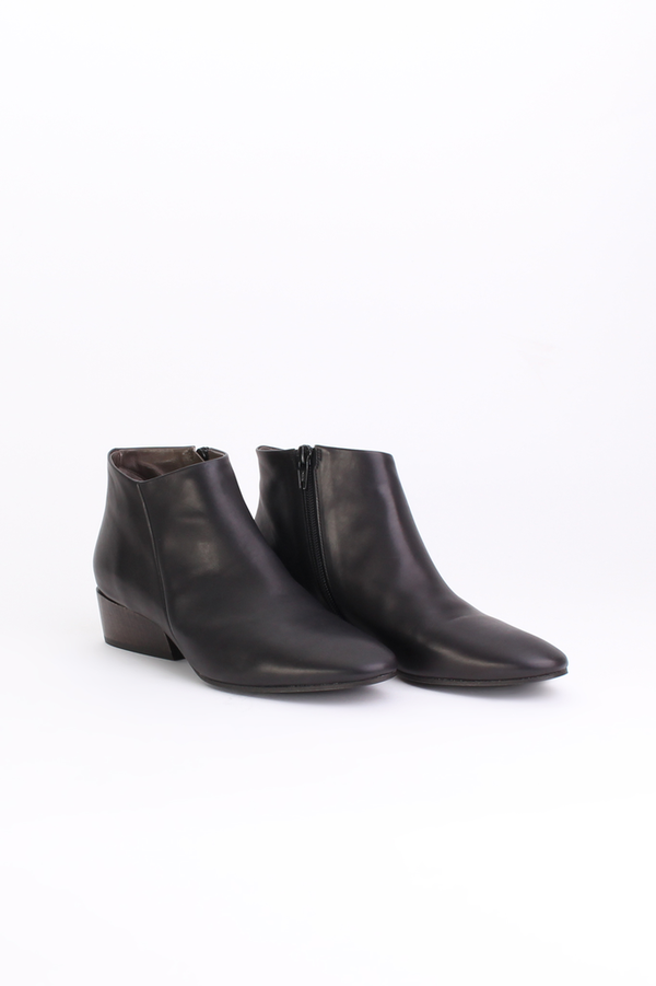 Coclico Whit bootie in black Coclico Whit bootie in black