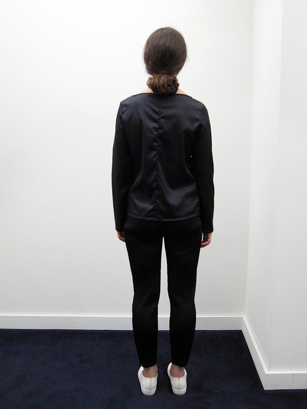 Kahle High V-Neck L/S Tee Kahle High V-Neck L/S Tee