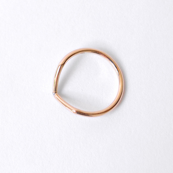 Mociun Mini Peak Band with White Diamond Mociun Mini Peak Band with White Diamond