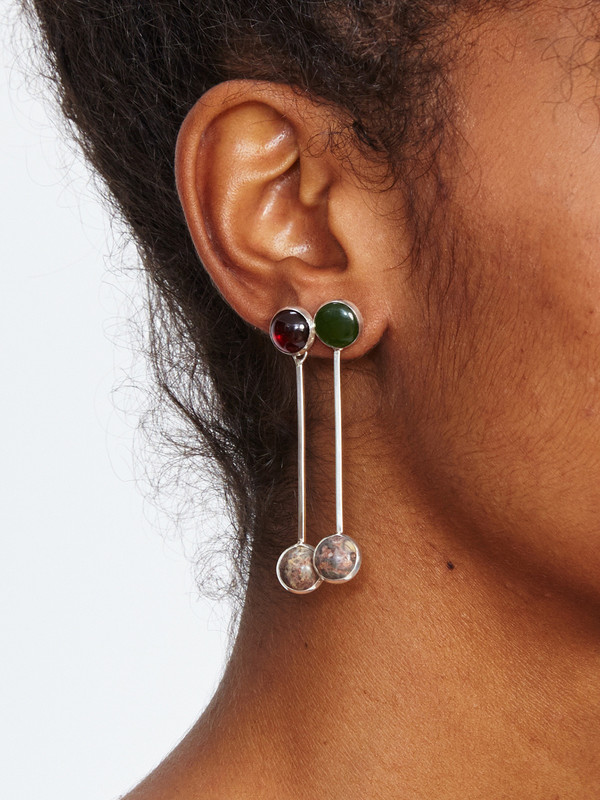 FARIS SWAY EARRING - GARNET FARIS SWAY EARRING - GARNET