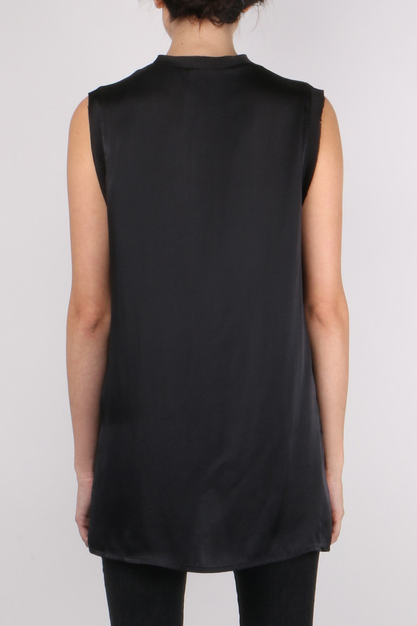 (nude) V-Neck Sleeveless Top (nude) V-Neck Sleeveless Top