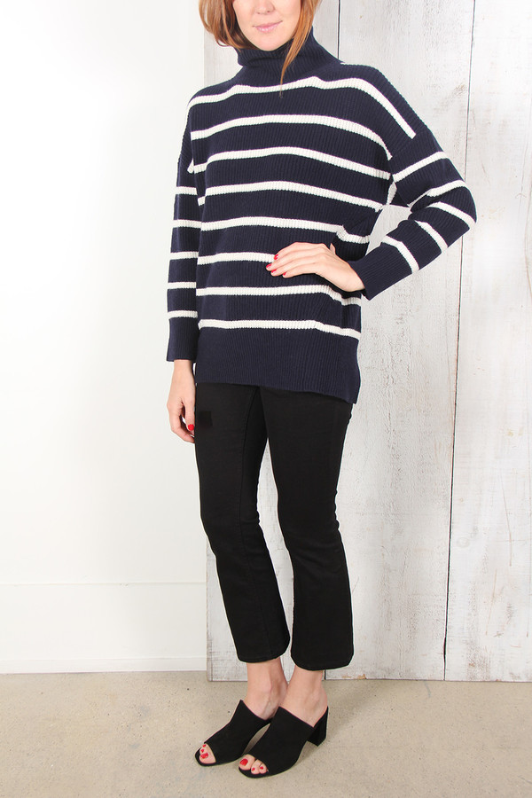 SEA STRIPED TURTLENECK SWEATER SEA STRIPED TURTLENECK SWEATER