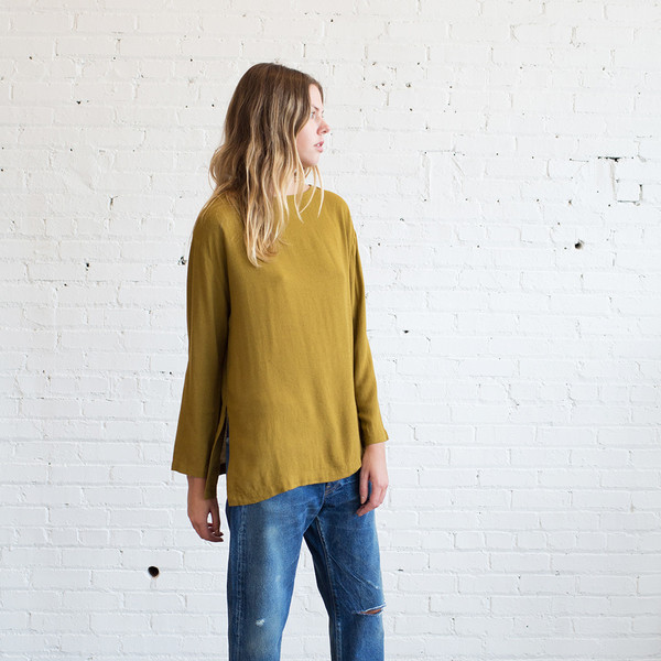 Black Crane Long Slit Top Black Crane Long Slit Top