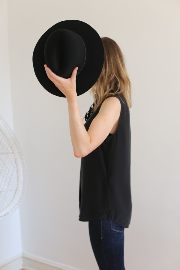 FRAME Denim Ruffle Neck Sleeveless Blouse FRAME Denim Ruffle Neck Sleeveless Blouse