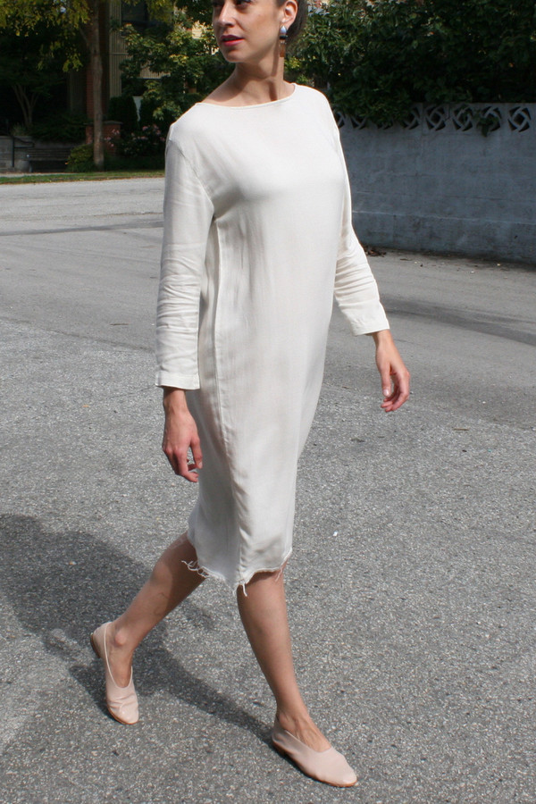 BLACK CRANE SLIM DRESS CREAM BLACK CRANE SLIM DRESS CREAM