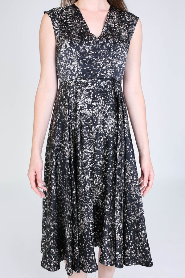 No.6 Store V neck dress in black/white spray No.6 Store V neck dress in black/white spray