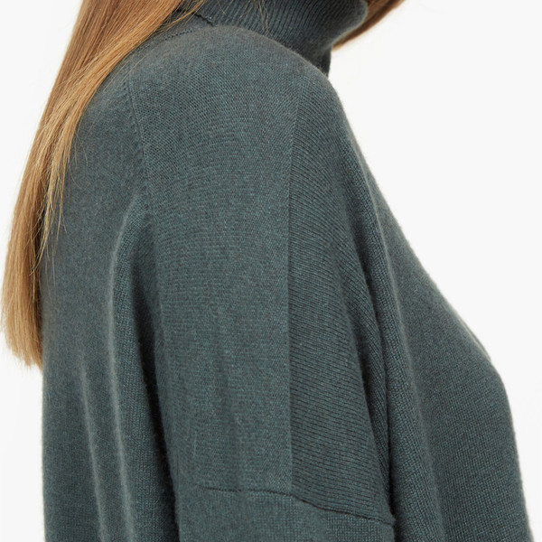 closed turtleneck closed turtleneck