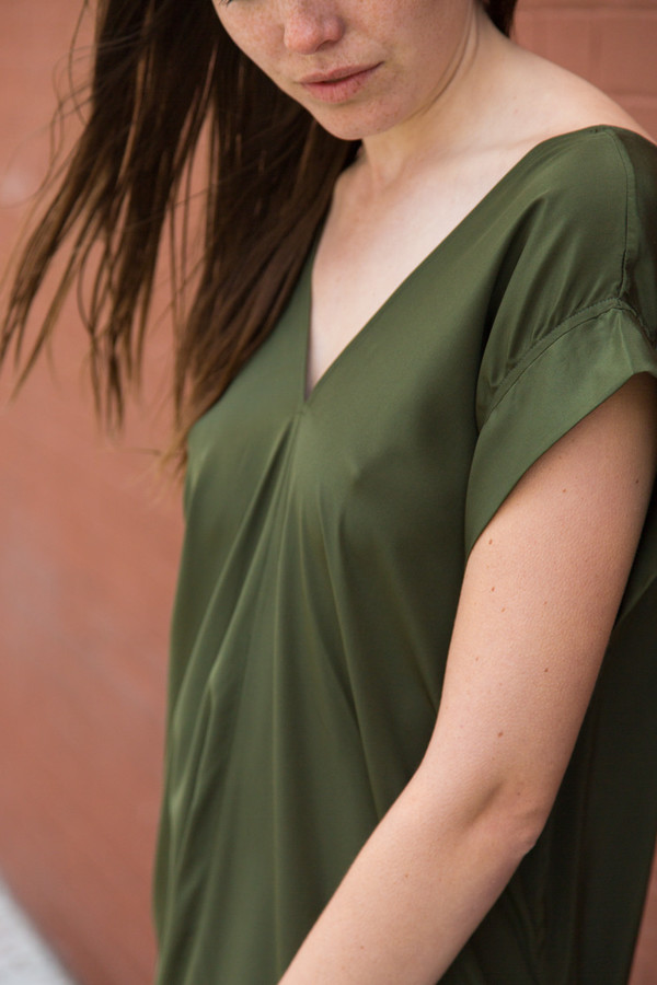 esby banks silk kimono dress in olive esby banks silk kimono dress in olive