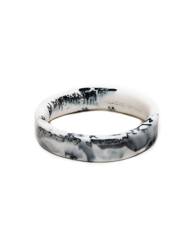 Dinosaur Designs Classic Wishbone Bangle in Black & Snow Swirl Dinosaur Designs Classic Wishbone Bangle in Black & Snow Swirl