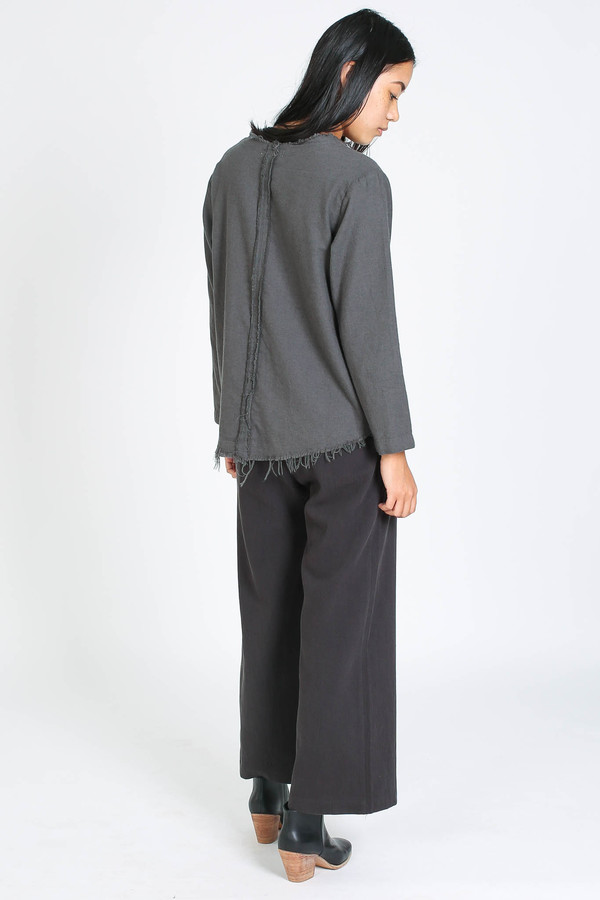 Black Crane Wide top in dark shadow Black Crane Wide top in dark shadow