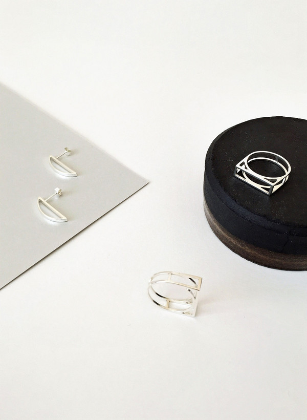Mute Object Half Circle Stud Earrings Mute Object Half Circle Stud Earrings