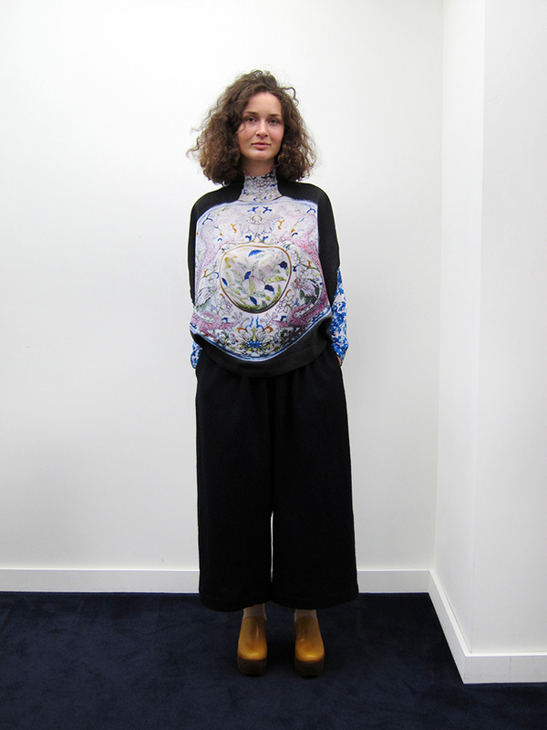 Anntian Circle Top, B Anntian Circle Top, B