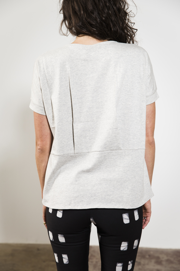 Elk PLEAT BACK TEE Elk PLEAT BACK TEE