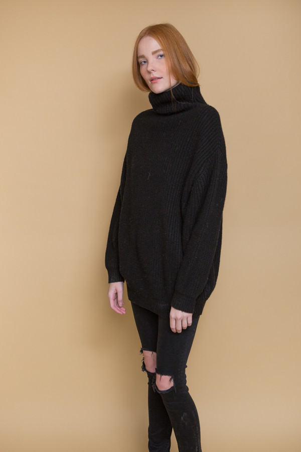 BLQ Basiq Knit Turtleneck Sweater / Black BLQ Basiq Knit Turtleneck Sweater / Black
