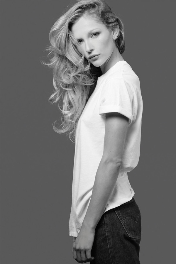 Mainline Basics This White Tee is the Best Kind of Basic Mainline Basics This White Tee is the Best Kind of Basic