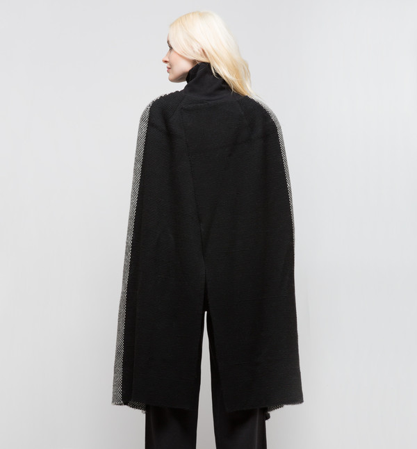VOZ Lineas Cloak VOZ Lineas Cloak