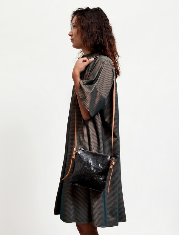 MM6 by Maison Margiela Womens Cracked Leather Purse MM6 by Maison Margiela Womens Cracked Leather Purse