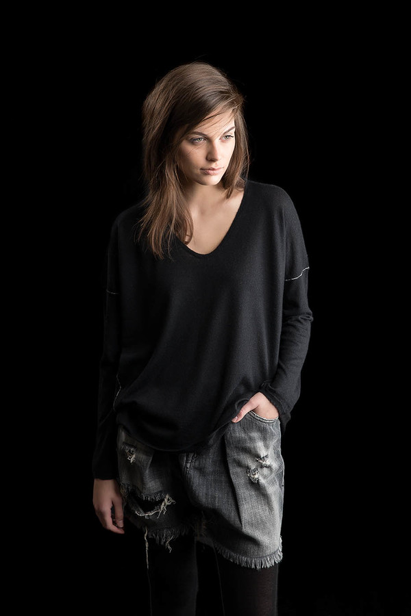 Paychi Guh Cashmere L/S Boxy Tee Black Paychi Guh Cashmere L/S Boxy Tee Black