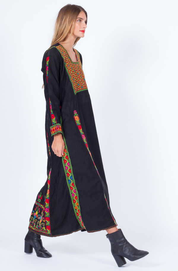 BLACK FOLK EMBROIDERY LONG DRESS (ONE SIZE) BLACK FOLK EMBROIDERY LONG DRESS (ONE SIZE)