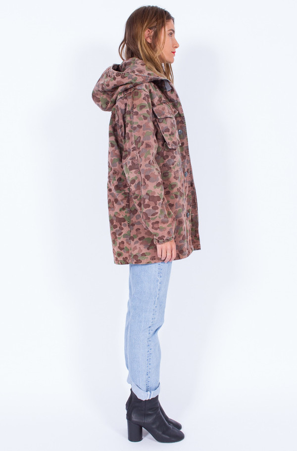 Hooded CAMO JACKET (ONE SIZE) Hooded CAMO JACKET (ONE SIZE)