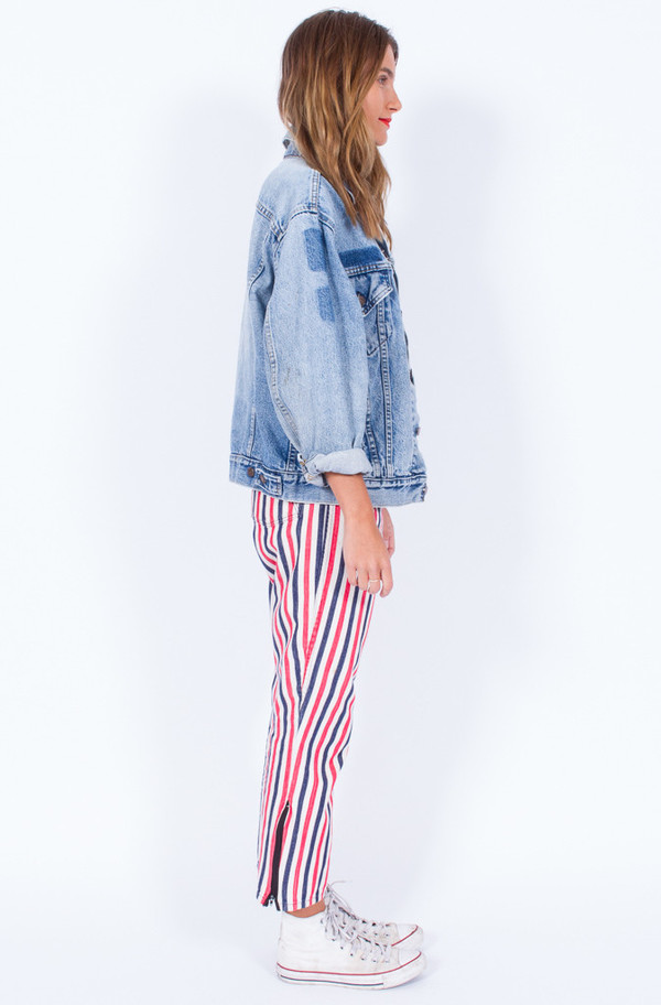LEVI'S DENIM JACKET (MEDUIM) LEVI'S DENIM JACKET (MEDUIM)