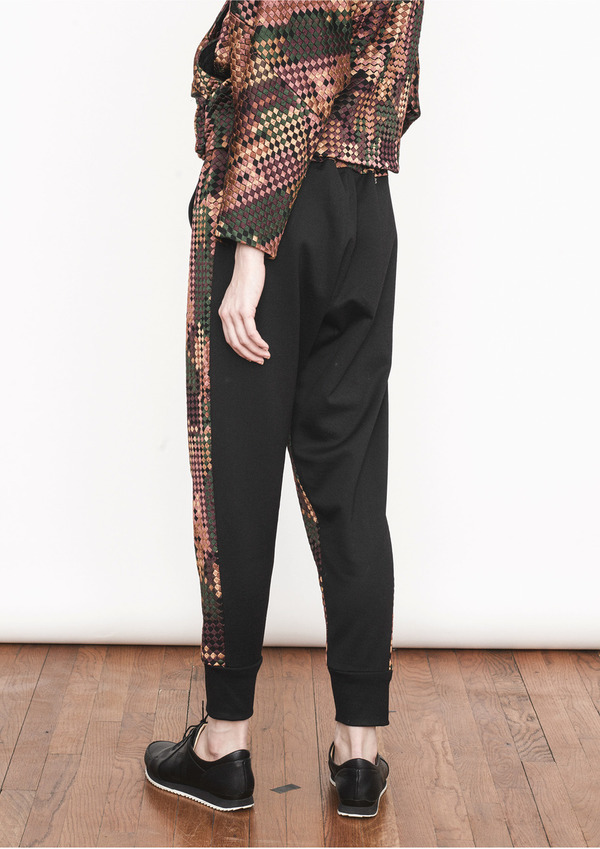 Berenik PIXELLATED EMBROIDERY JOGGER PANTS Berenik PIXELLATED EMBROIDERY JOGGER PANTS