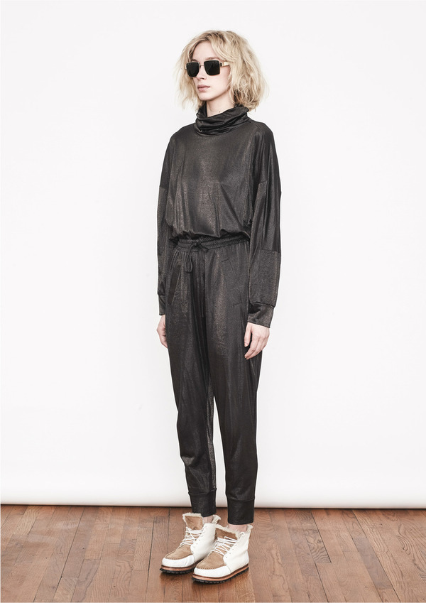 Berenik BLACK GOLD SHEEN TURTLENECK BLOUSE Berenik BLACK GOLD SHEEN TURTLENECK BLOUSE