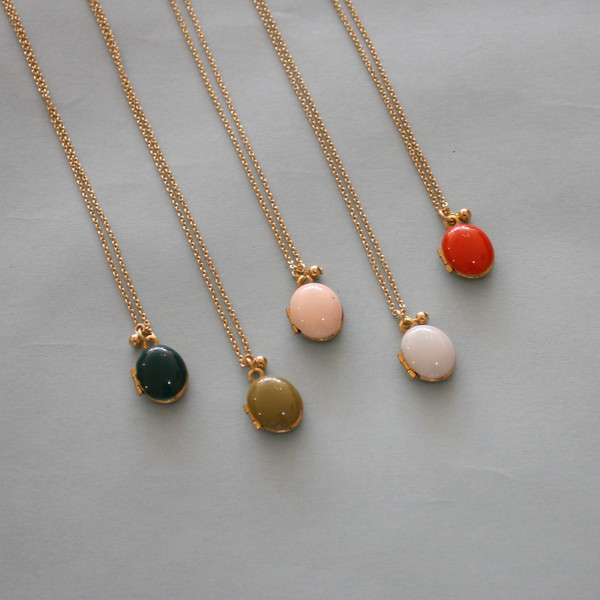 Trois Petits Points mini enamel locket Trois Petits Points mini enamel locket