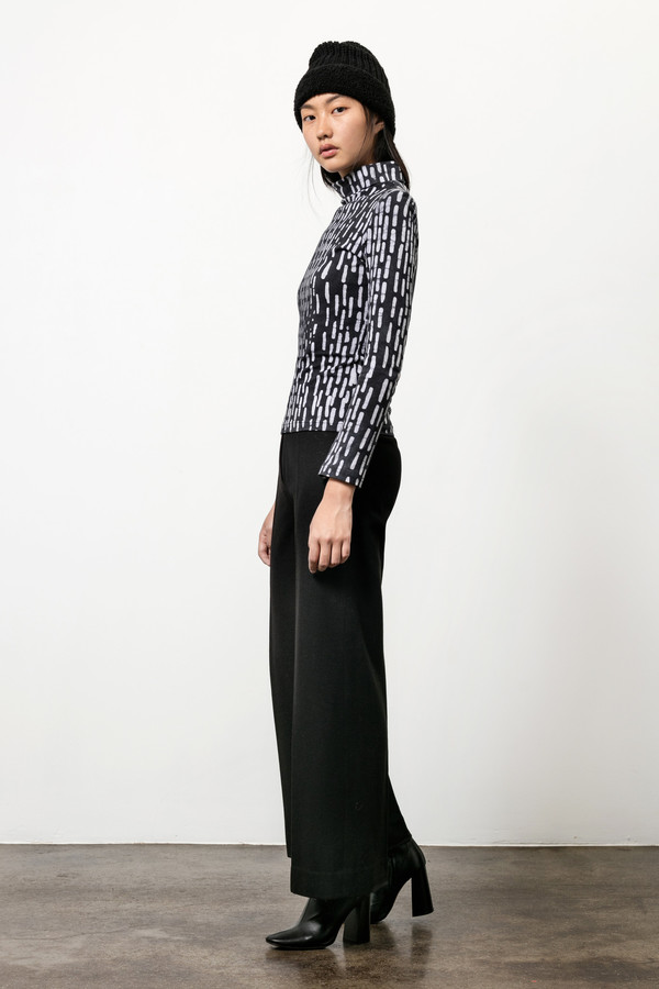 Osei-Duro Kendo Turtleneck in B&W Broken Lines Osei-Duro Kendo Turtleneck in B&W Broken Lines