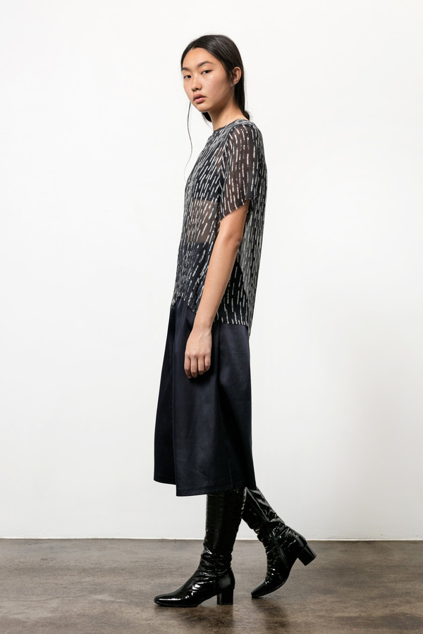 Osei-Duro Note T in Silk Chiffon Broken Lines Osei-Duro Note T in Silk Chiffon Broken Lines