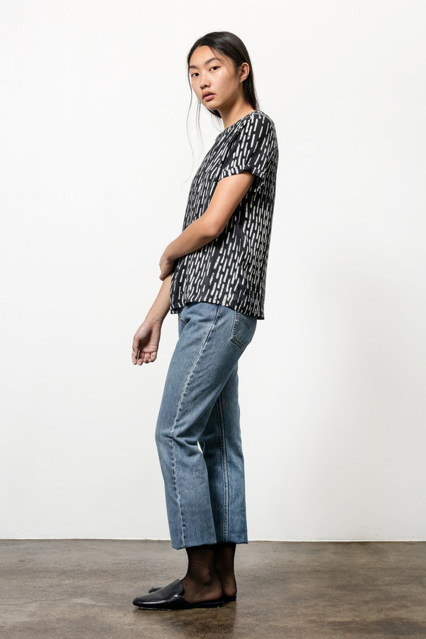 Osei-Duro Note T in Silk Crepe Broken Lines Osei-Duro Note T in Silk Crepe Broken Lines