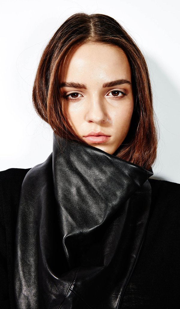 Devlyn Van Loon 'Cowl scarf' Devlyn Van Loon 'Cowl scarf'