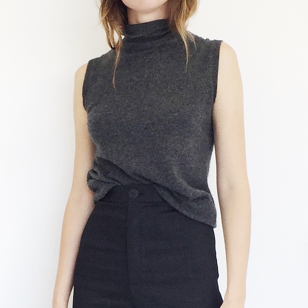 Johan Vintage Grey Cashmere Sleeveless Turtleneck Johan Vintage Grey Cashmere Sleeveless Turtleneck