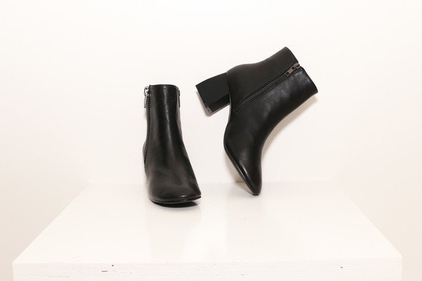 Intentionally Blank FIT Black Leather Intentionally Blank FIT Black Leather
