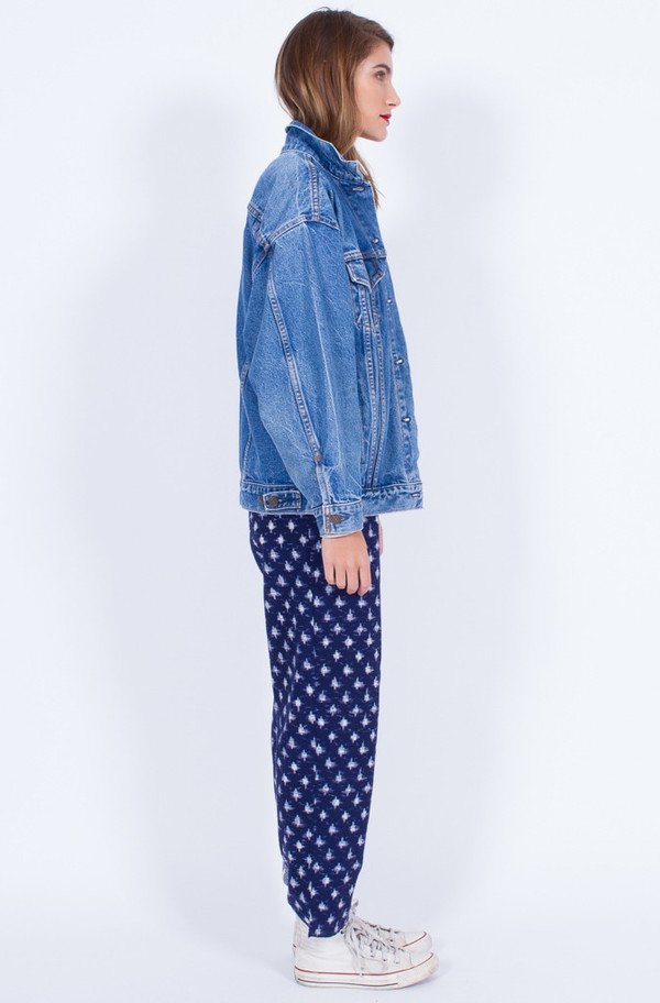 LEVI'S DENIM JACKET (MEDUIM-LARGE) LEVI'S DENIM JACKET (MEDUIM-LARGE)