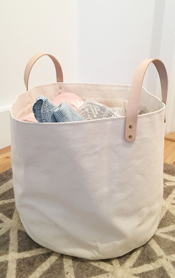 Two New York Minimalist bucket basket Two New York Minimalist bucket basket