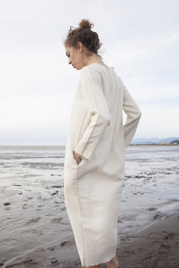 BLACK CRANE QUILTED LONG DRESS CREAM BLACK CRANE QUILTED LONG DRESS CREAM