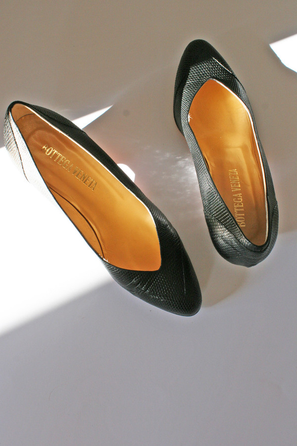 VINTAGE BOTTEGA VENETA PUMPS (SIZE 6) VINTAGE BOTTEGA VENETA PUMPS (SIZE 6)