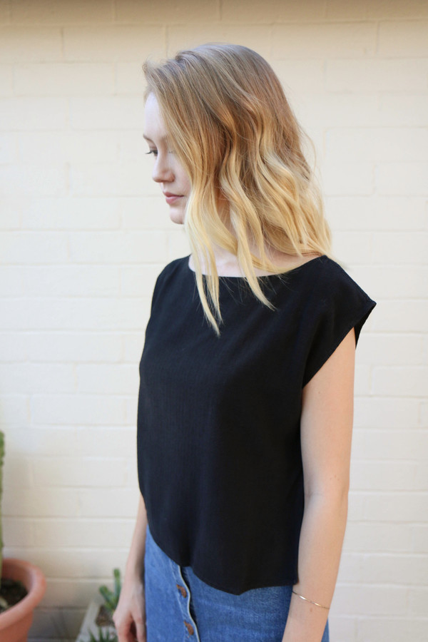 Ozma Isla Tee in Black Ozma Isla Tee in Black