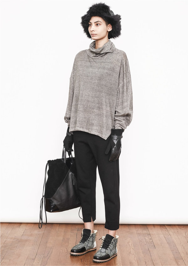 Berenik TURTLENECK KNIT BLACK WITH SHINY PARTS Berenik TURTLENECK KNIT BLACK WITH SHINY PARTS