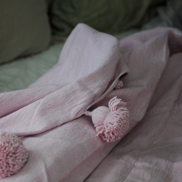 MEUS MOROCCAN POM POM BLANKET - PALE PINK MEUS MOROCCAN POM POM BLANKET - PALE PINK
