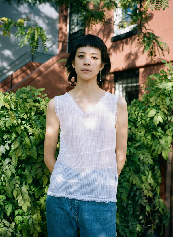 KAHLE PLEATED V-NECK VEST KAHLE PLEATED V-NECK VEST