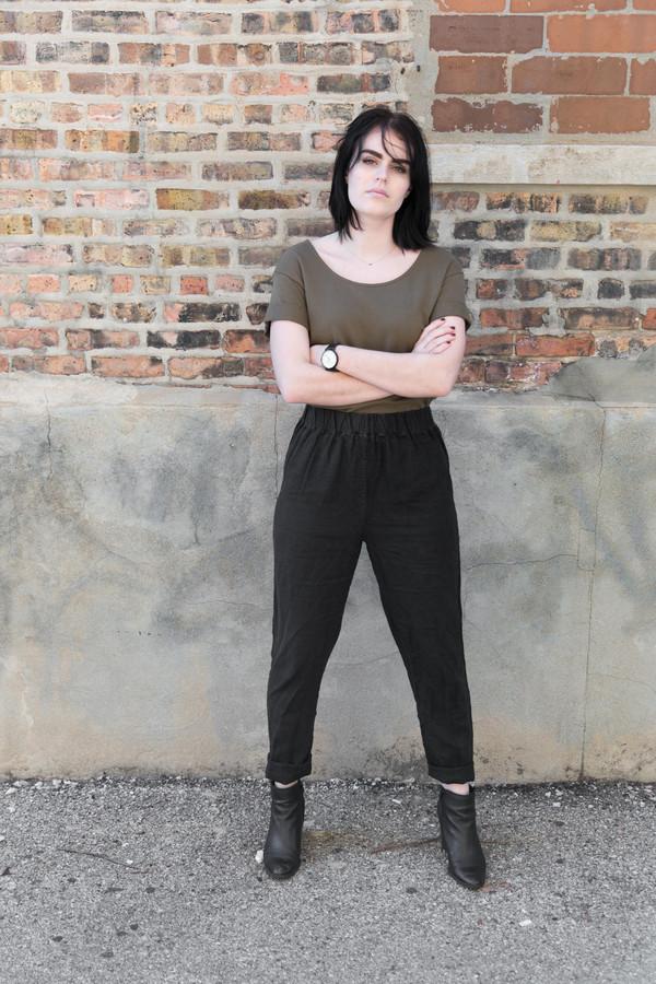 Ali Golden Roll-Sleeve T-Shirt in Olive Ali Golden Roll-Sleeve T-Shirt in Olive