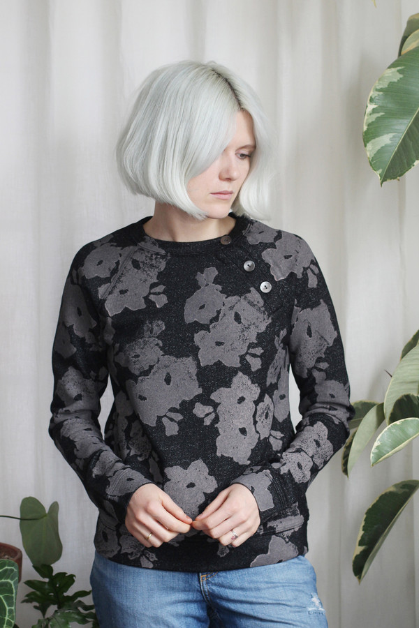 Calder Blake Eleanor Sweatshirt in Lily Print Calder Blake Eleanor Sweatshirt in Lily Print