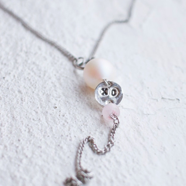 HUMANITY - COLLIER LA MUSE HUMANITY - COLLIER LA MUSE