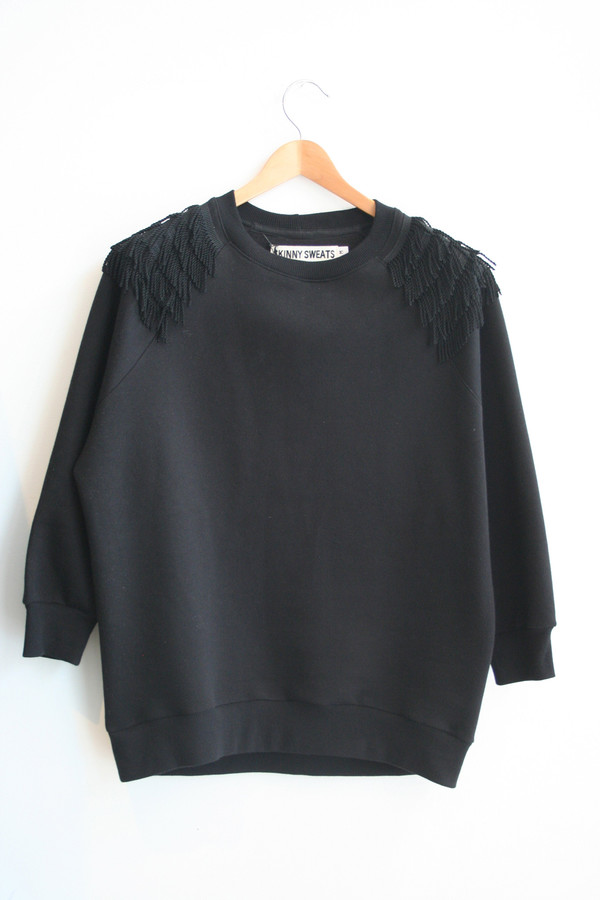 SKINNY SWEATS / OS Sweater short fringe - black SKINNY SWEATS / OS Sweater short fringe - black